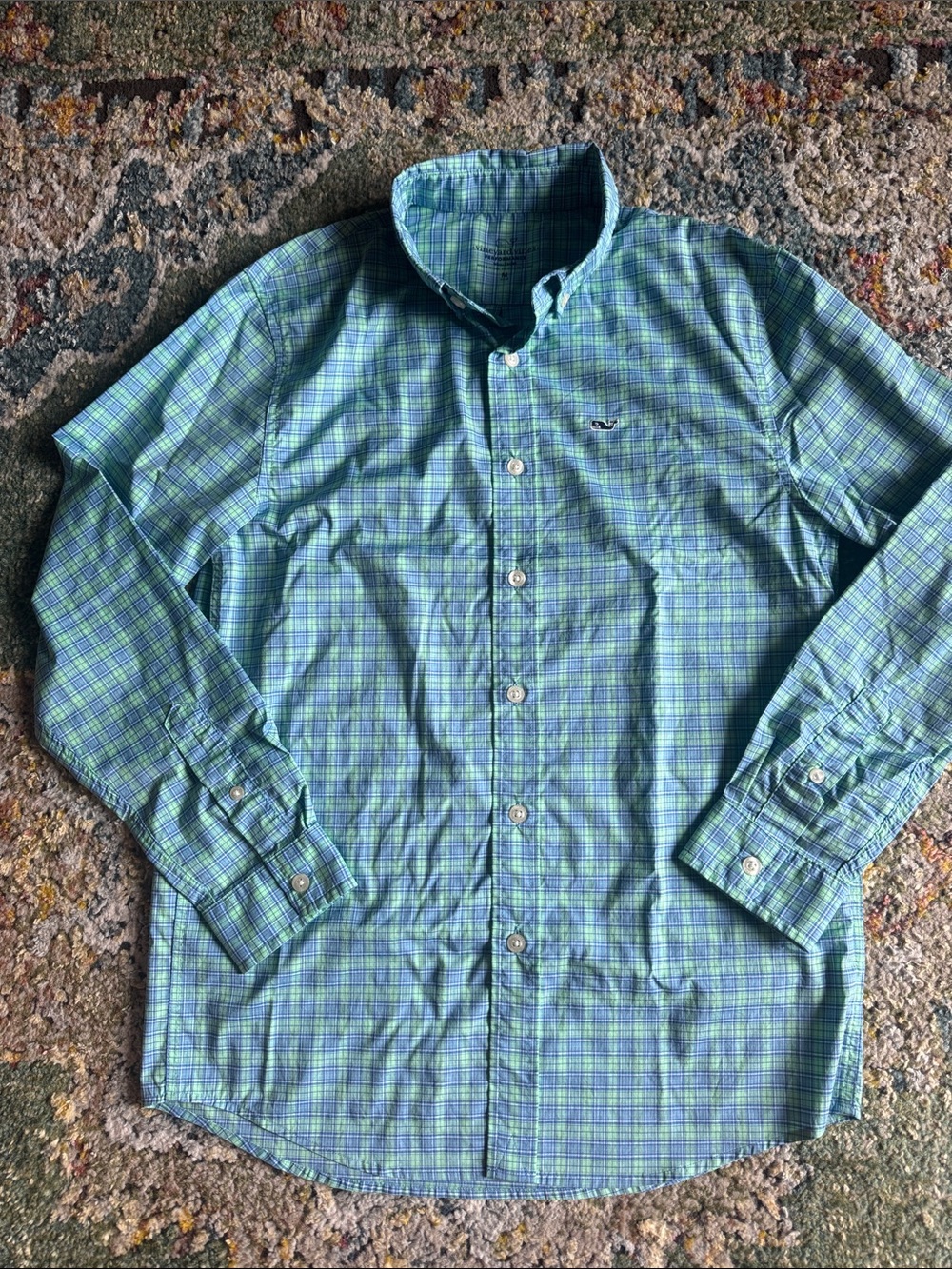 VINEYARD VINES BOYS PERFORMANCE WHALE SHIRT IN SZ M…LIKE NEW…WORN ONE TIME!